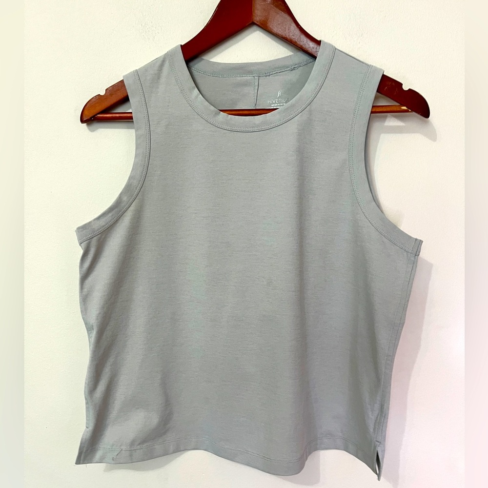 Hiverlay Sleeveless Cropped Athletic Top size Medium